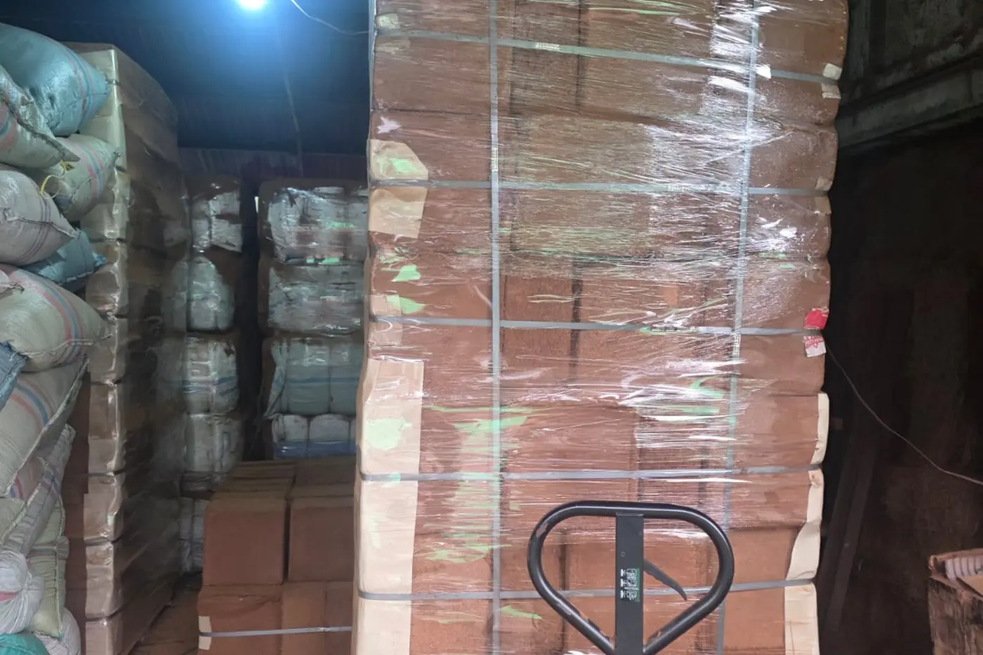 Palletized 5 kg cocopeat blocks wrapped for export